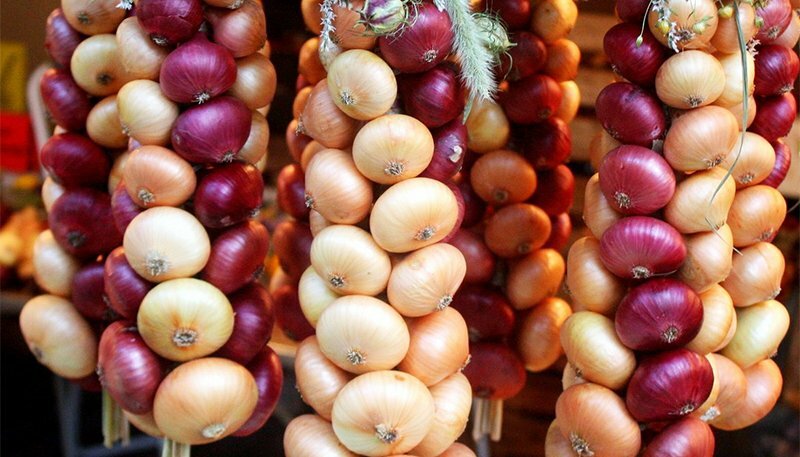 Как использовать лук для повышения потенции? В луке содержатся уникальные противомикробные компоненты – фитонциды, которые способствуют подавлению патогенной микрофлоры в области органов малого таза.