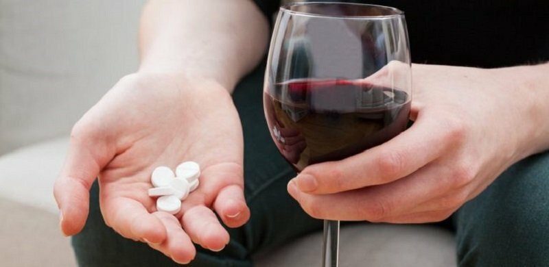 Перечень лучших препаратов для мужской потенции без побочных эффектов Нужно быть аккуратным при смешивании алкоголя и препаратов.